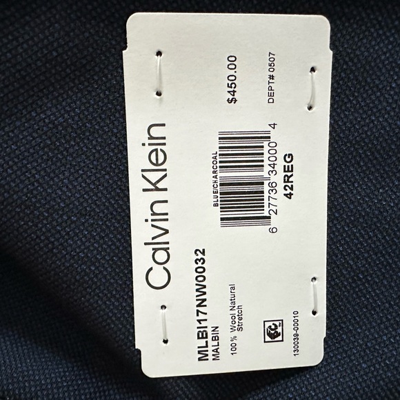 Slim fit and sleek sharkskin fabric of this Blue Birdseye suit from CK,100% Wool - Picture 8 of 8